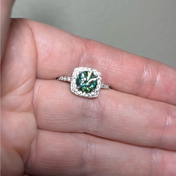Elegant Green Moissanite Stone Silver Ring - Picture 5 of 5